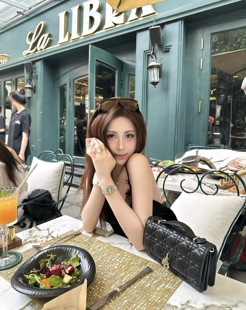 Clean style girls images for dp minimal aesthetic vibe