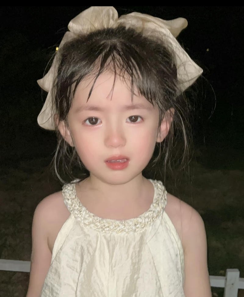 Cold night sad baby girl dp lonely quiet feeling