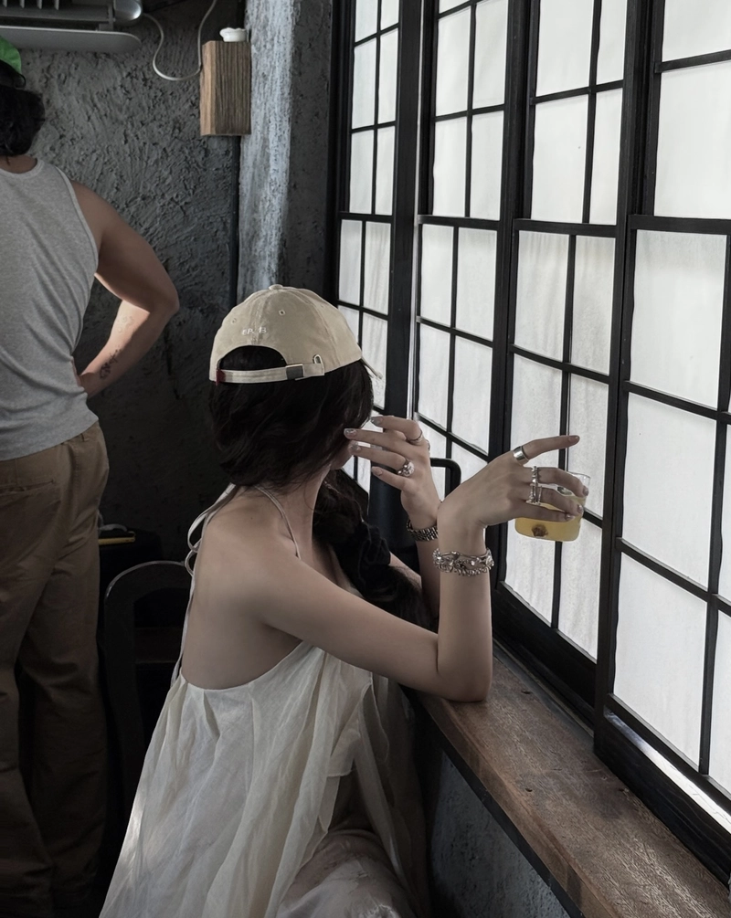 Cold silence look alone girl images for whatsapp dp dark tone