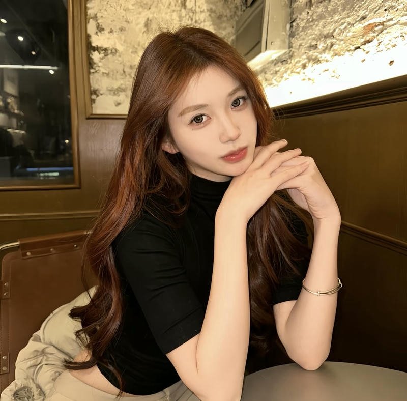 Cool attitude girl dp confident bold expression