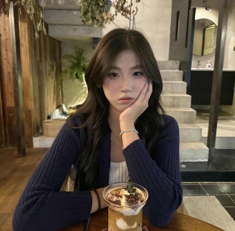 Cool girl for dp pic confident urban street style