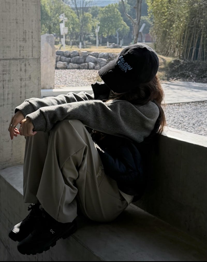 Covered face hidden face dp for girls shy soft mood