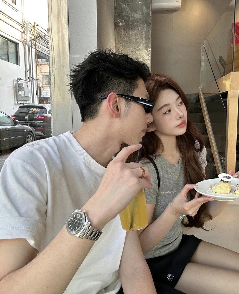 Cute matching boy and girl dp couple profile idea