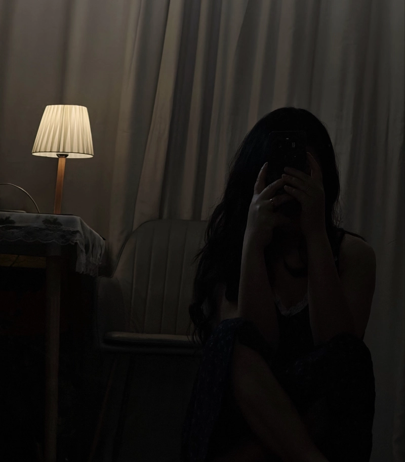 Dark aesthetic feel alone girl images for whatsapp dp