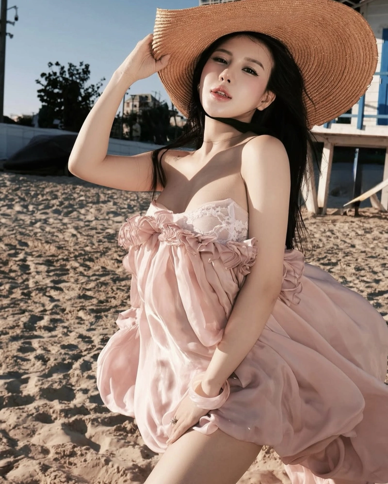 Dark aesthetic girl hot dp mysterious hot mood