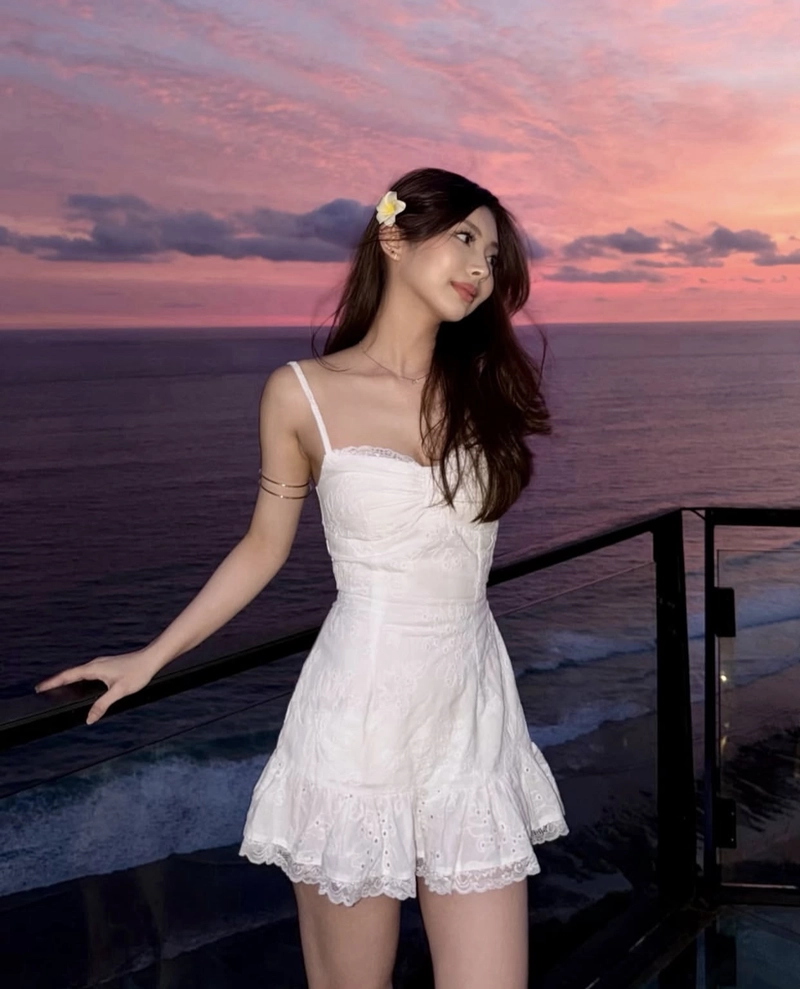 Dark moody tones girls photo for dp deep aesthetic feel