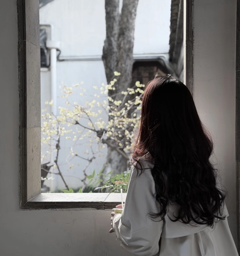 Dark room feel alone girl images for whatsapp dp