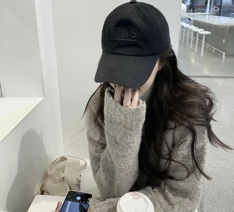 Dark tone hidden face dp for girls mysterious aura