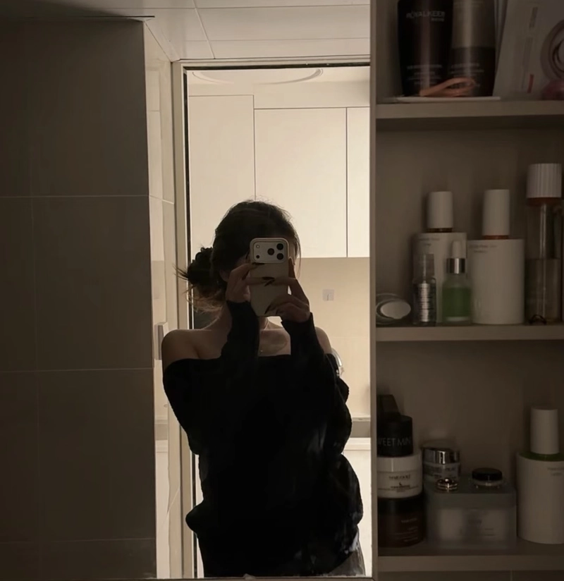 Deep emotional feel alone girl images for whatsapp dp