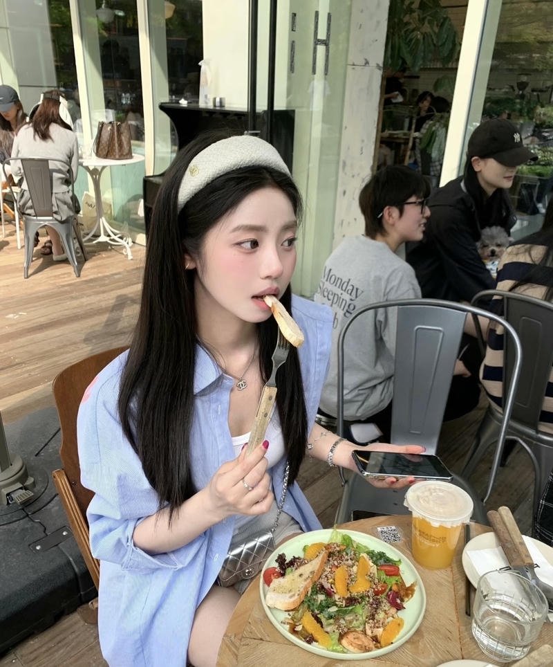 Deep eyes instagram girls dp emotional connection