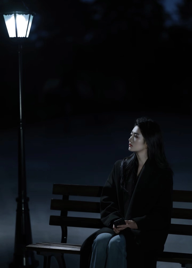 Deep silence sad alone girl dp calm pain feel