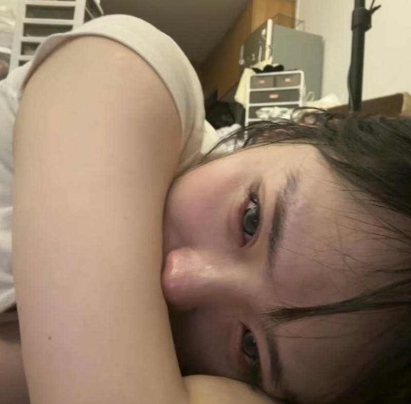 Deep silence sad girl dp pic calm painful feeling