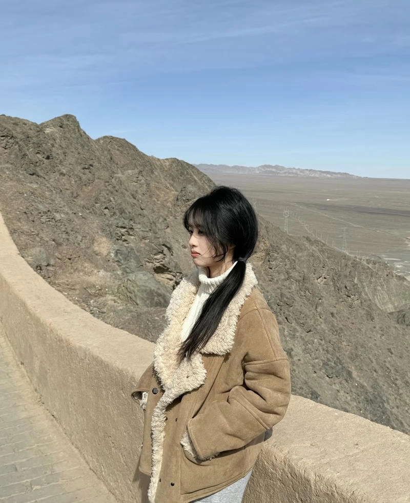 Dreamy vibe girl whatsapp dp image soft aesthetic glow_