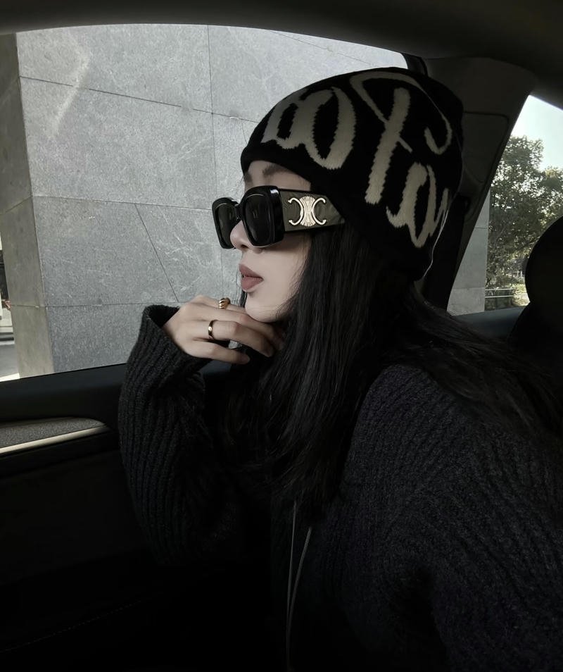 Edgy dark tone stylish cool dp for girls look