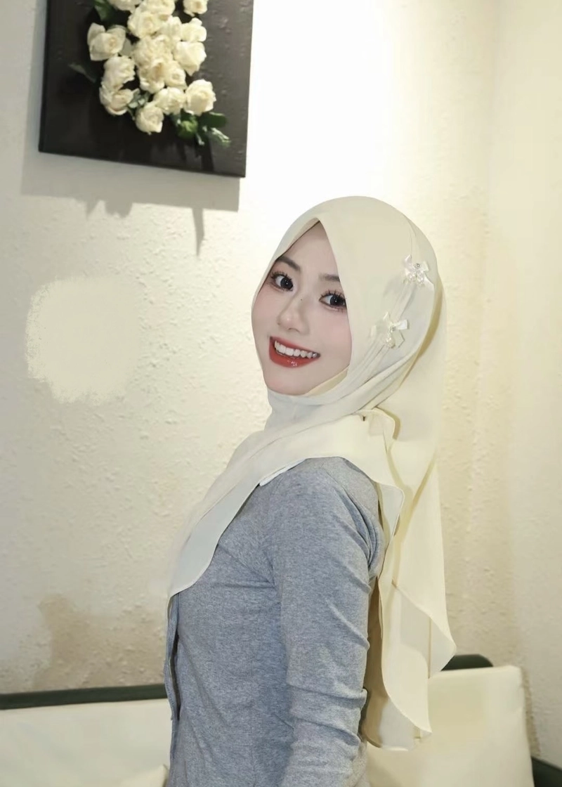 Elegant Islamic girl DP with a soft and gentle look