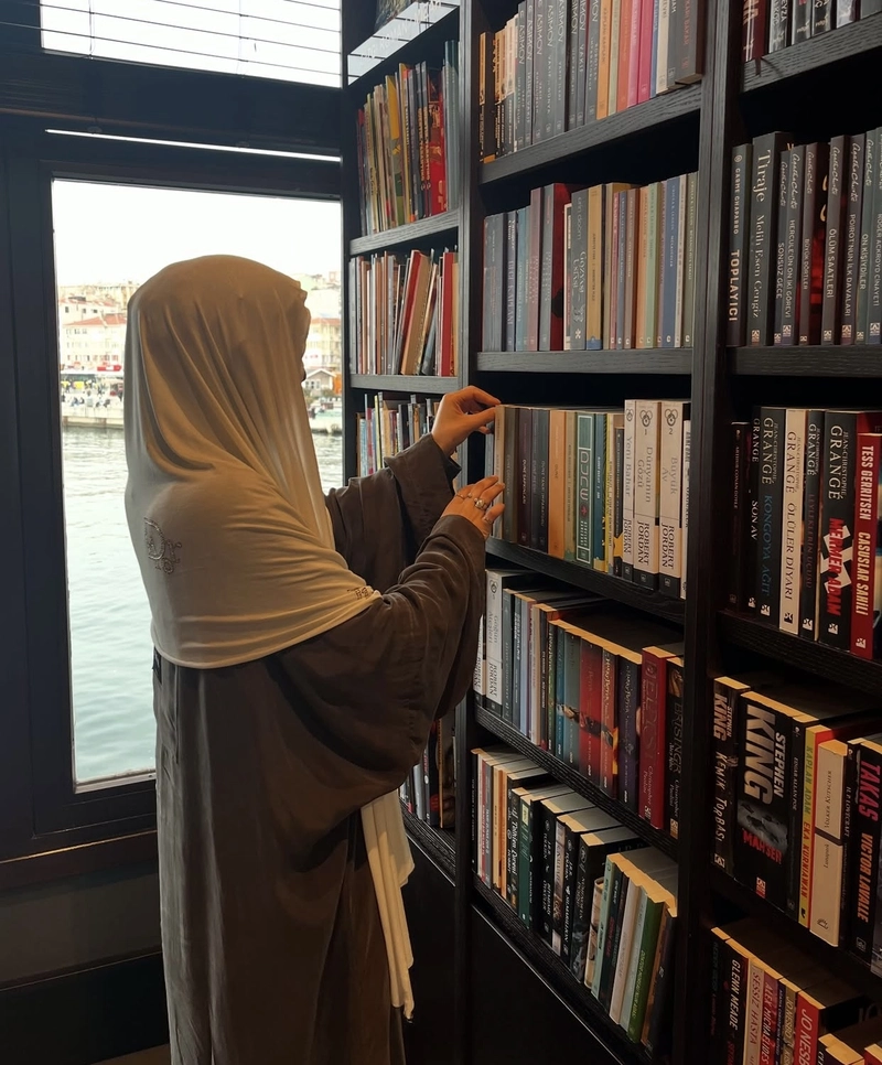 Elegant charm dp for islamic girl refined soft vibe