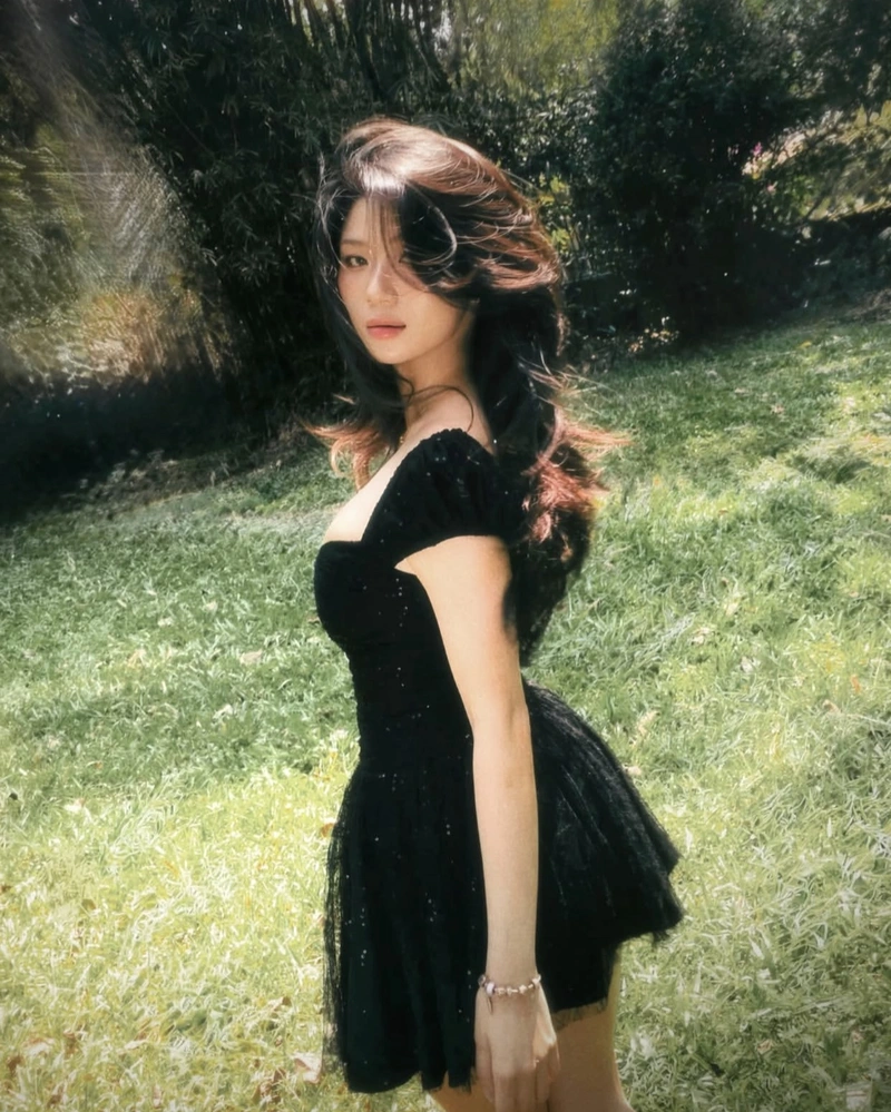 Elegant dress vibe girls photo for dp classy mood