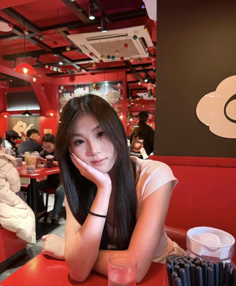 Elegant girl for dp pic classy soft aesthetic