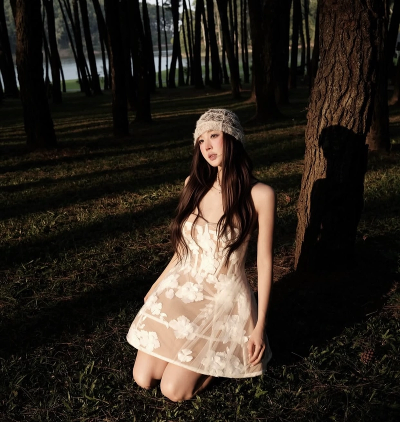 Elegant pose girls images for dp classy aesthetic look