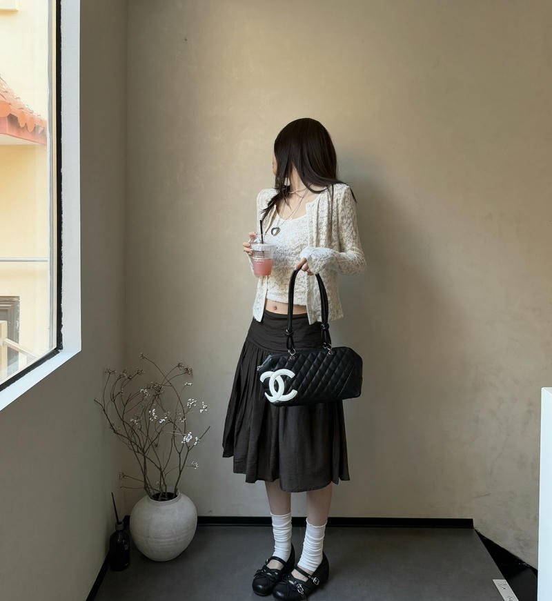 Elegant style dp pics for girls classy look vibe