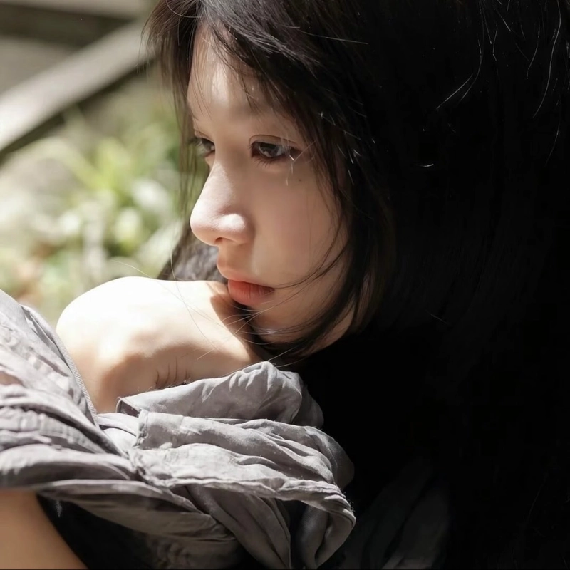 Emotional girl dp captured in a silent moment