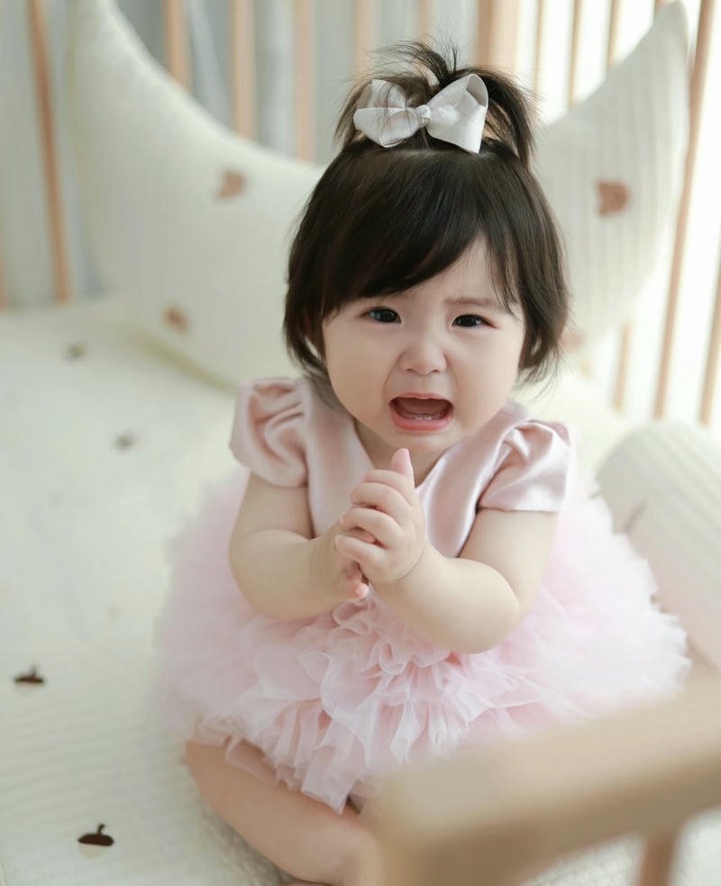 Empty mood sad baby girl dp soft lonely vibe