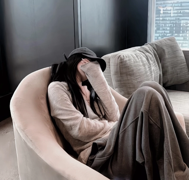 Empty space vibe alone girl images for whatsapp dp soft sadness