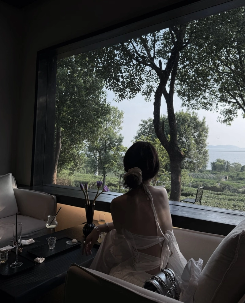 Empty street shot alone girl images for whatsapp dp