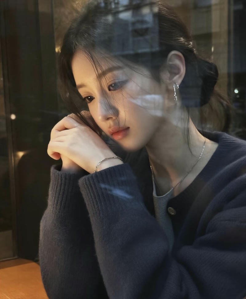 Faded smile sad girl dp pic hidden pain aesthetic