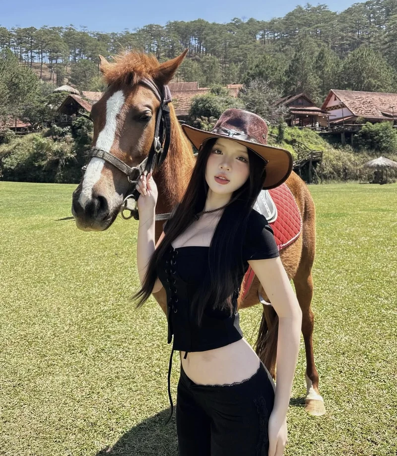 Fashion vibe girls images for dp stylish energy look