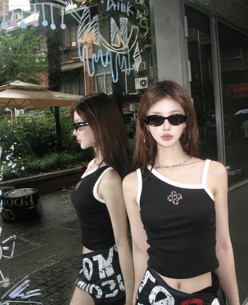 Fierce eyes bold expression attitude girl dp for whatsapp