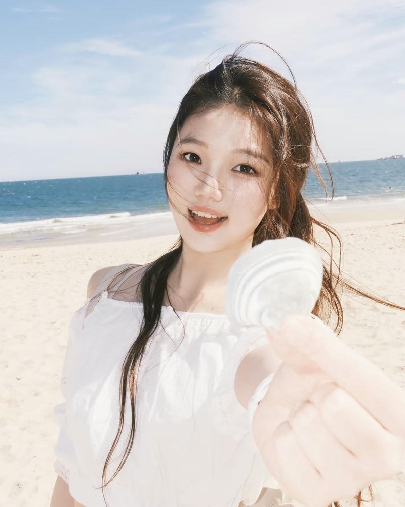 Fresh look girl for dp pic natural morning vibe