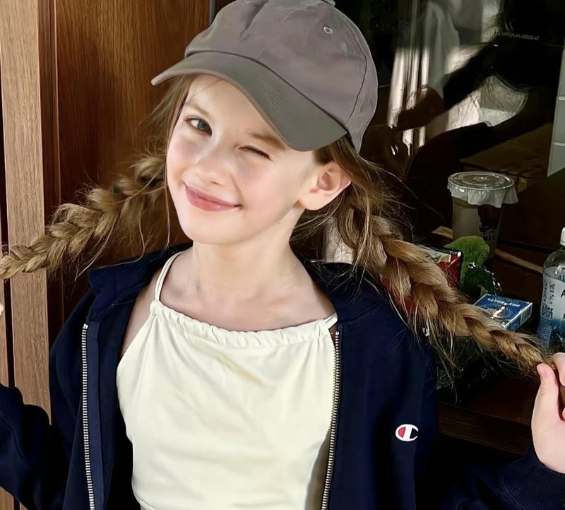 Girl baby dp bright glowing cheerful mood