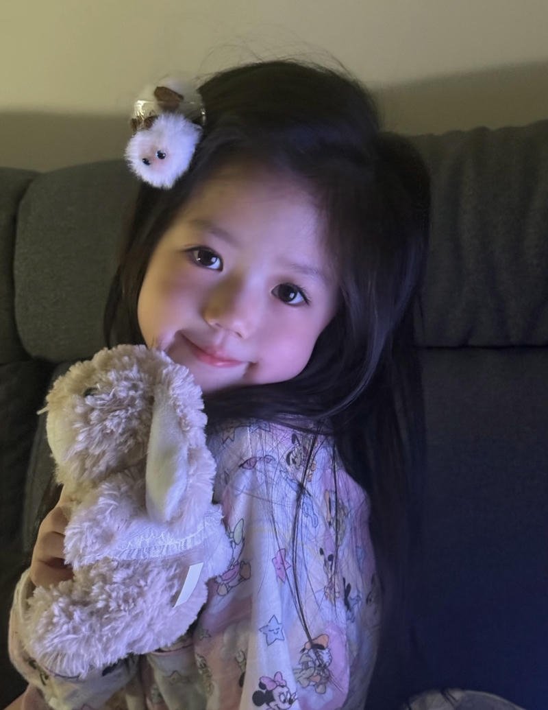 Girl baby dp natural light glowing soft beauty