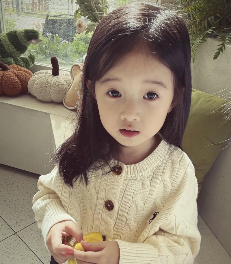 Girl baby dp warm light soft glow