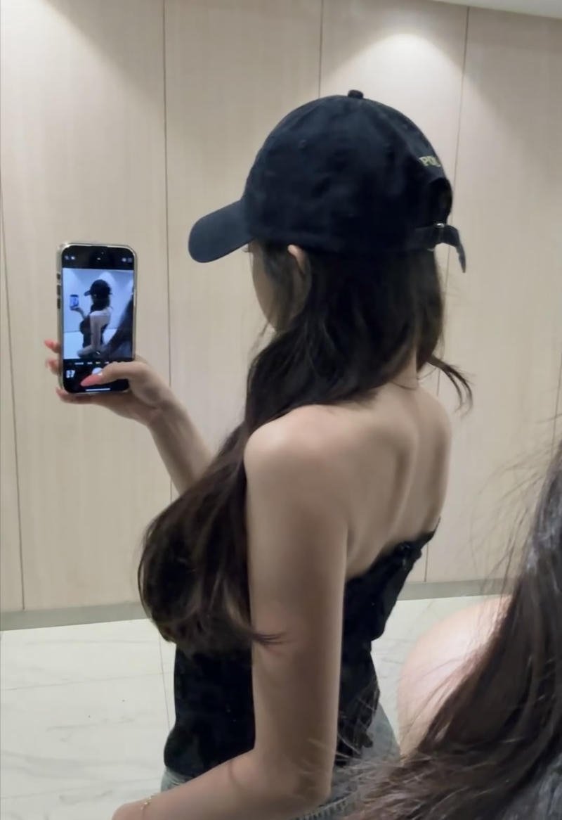 Hair cover hidden face dp for girls soft natural vibe