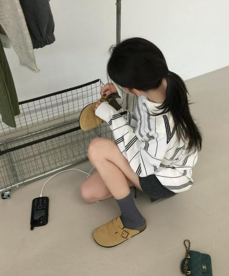 Half face hidden face dp for girls stylish cool vibe