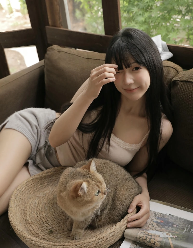 Happy girl whatsapp dp image cheerful sunny mood