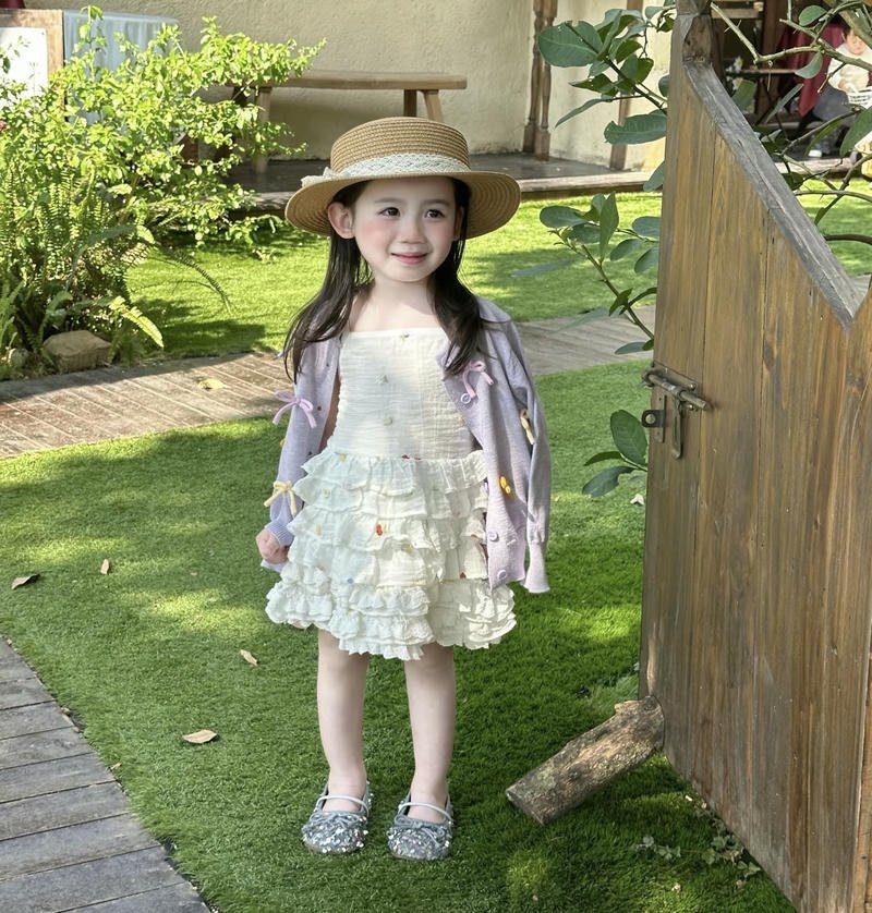 Happy glow girl baby dp cheerful energy