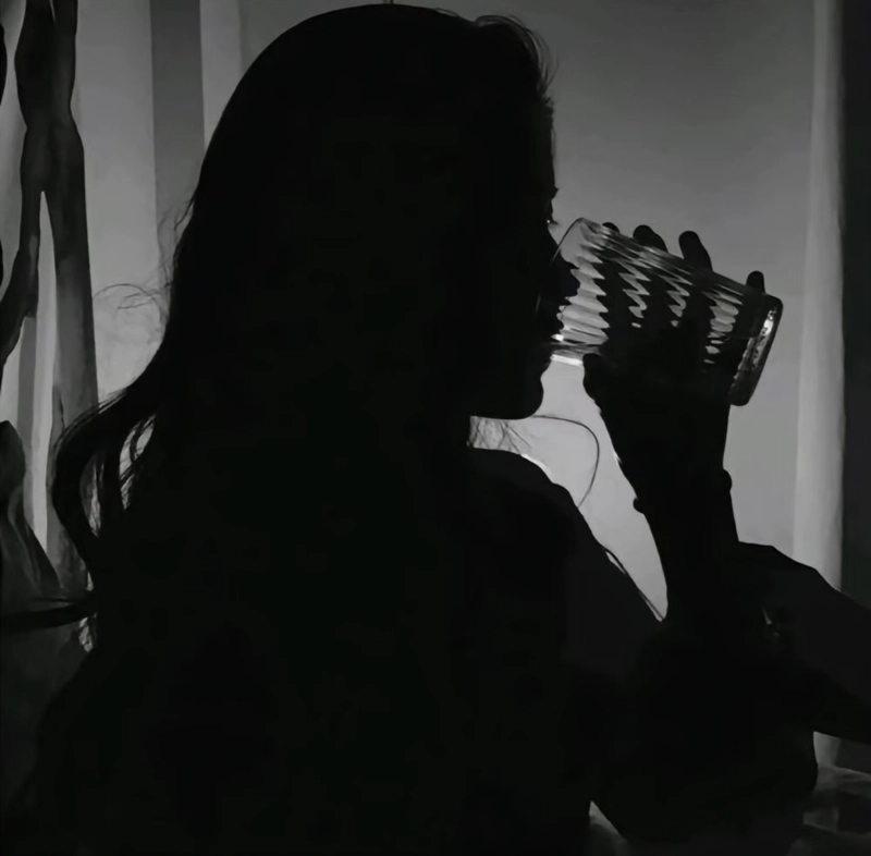 Heavy silence alone sad girl dp calm sad aesthetic