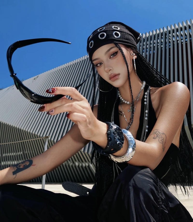 High class luxury queen attitude girl dp for whatsapp