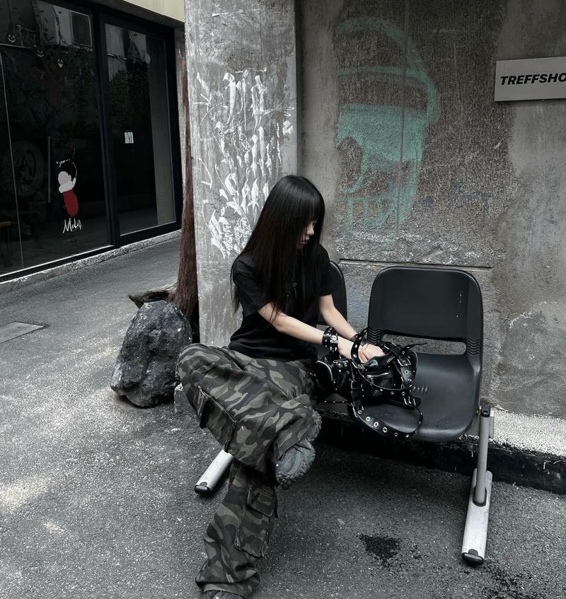 Hot girl energy bold vibe attitude girl dp for whatsapp