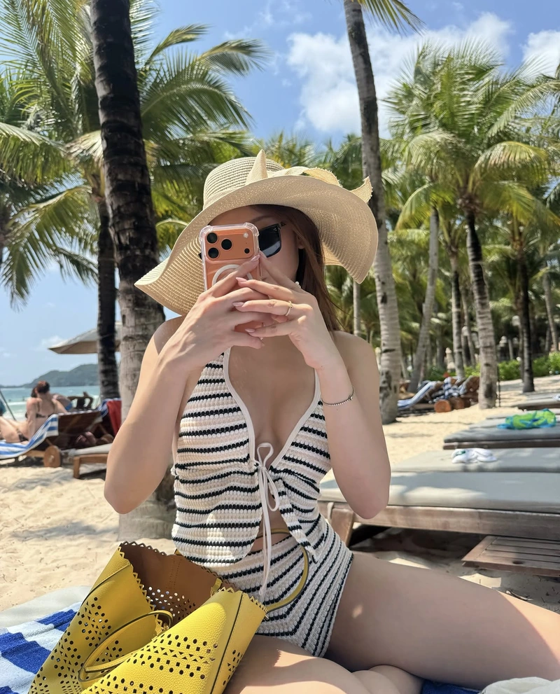 Hot selfie mood girl hot dp trendy pose vibe