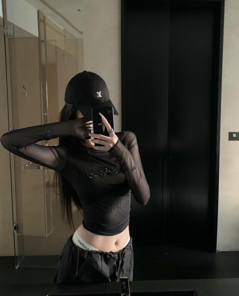 Independent girl power vibe attitude girl dp for whatsapp