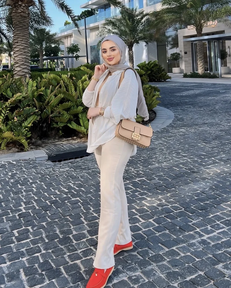 Islamic girl DP with a peaceful and confident vibe