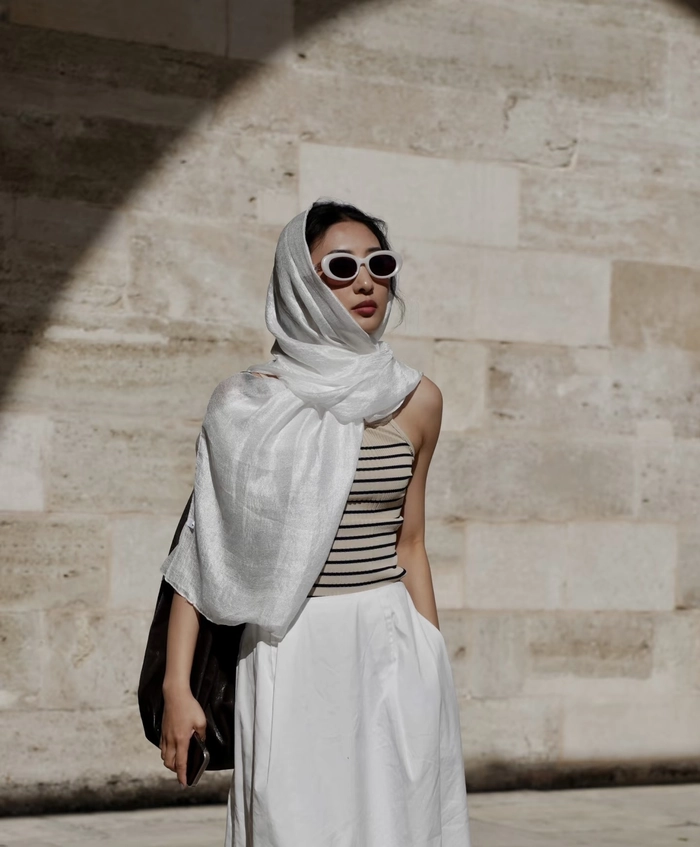 Islamic girls DP with a soft and refined look