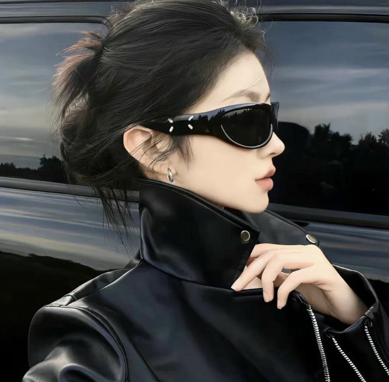 Killer eyes intense look attitude girl dp for whatsapp