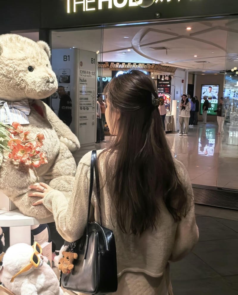 Loose hair hidden face dp for girls natural soft look