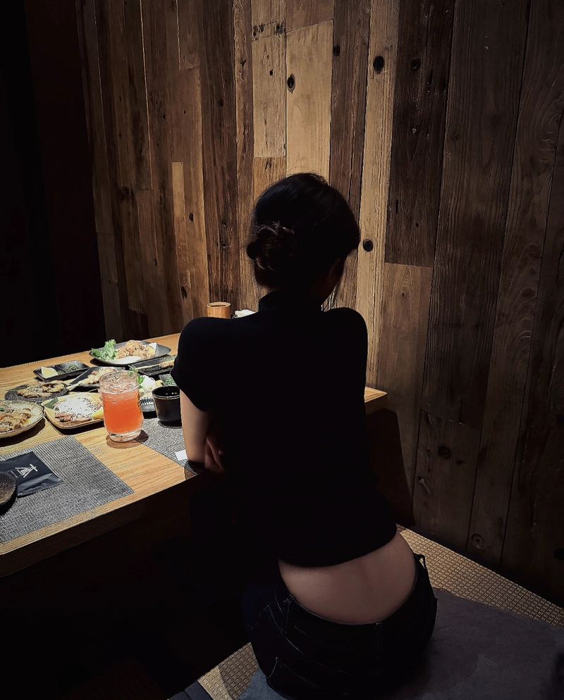 Lost in thoughts alone girl images for whatsapp dp