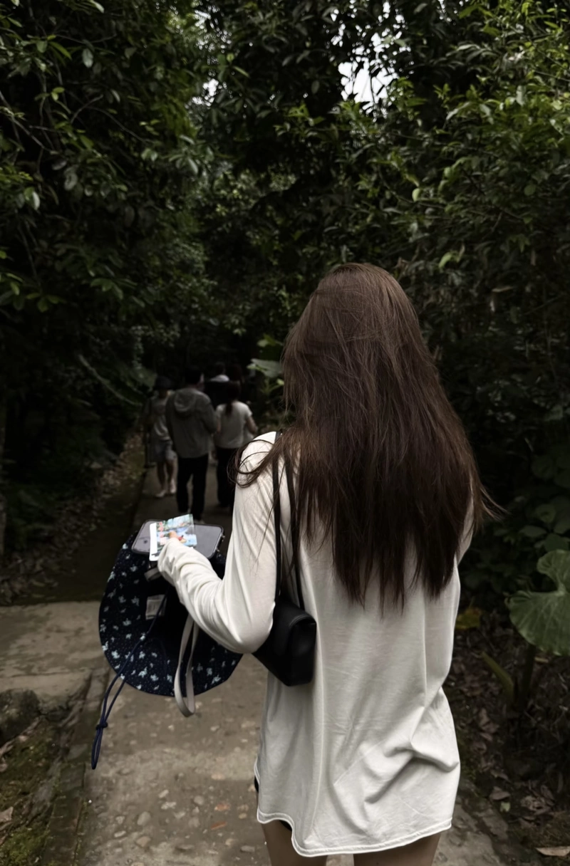 Lost thoughts vibe alone girl images for whatsapp dp deep mood